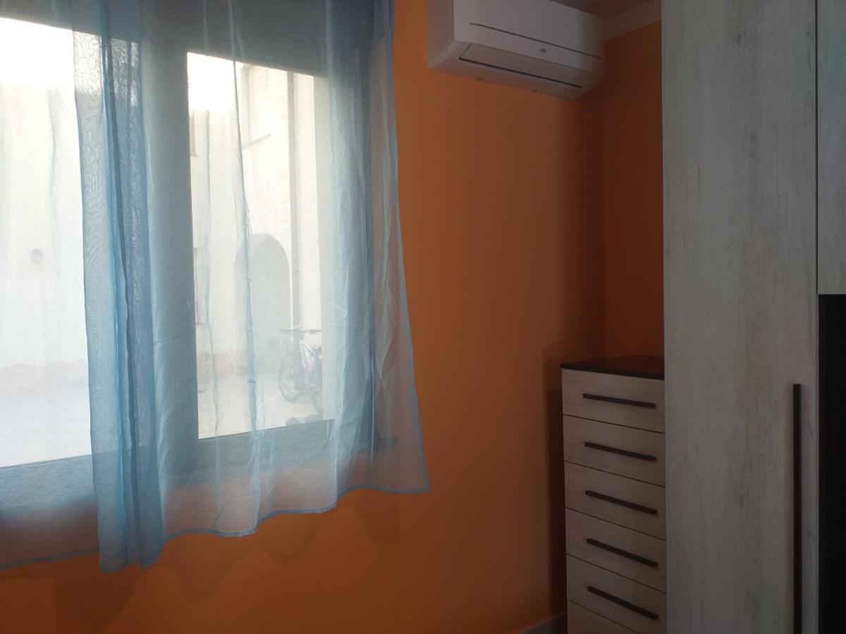 Orange House Apartment Bosa Luaran gambar