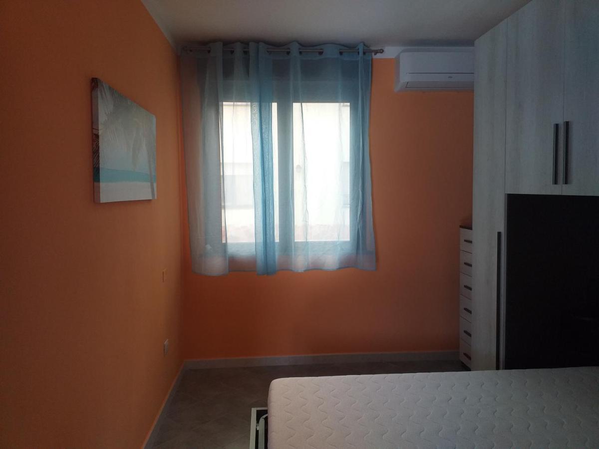 Orange House Apartment Bosa Luaran gambar